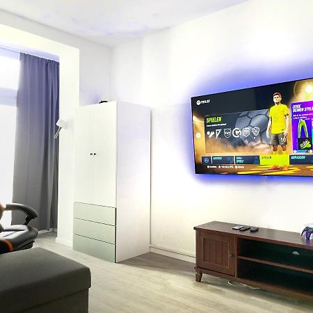 Jaybnb - Gaming Apartment Ps5 65 Zoll 4K Tv Wohnung Mit Balkon Dortmund Exterior photo